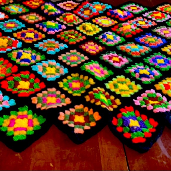 Granny Square Afghan ~ Vintage ~ 1970s ~ Throw Blanket ~ Handmade ~ Beautiful - Picture 2 of 16